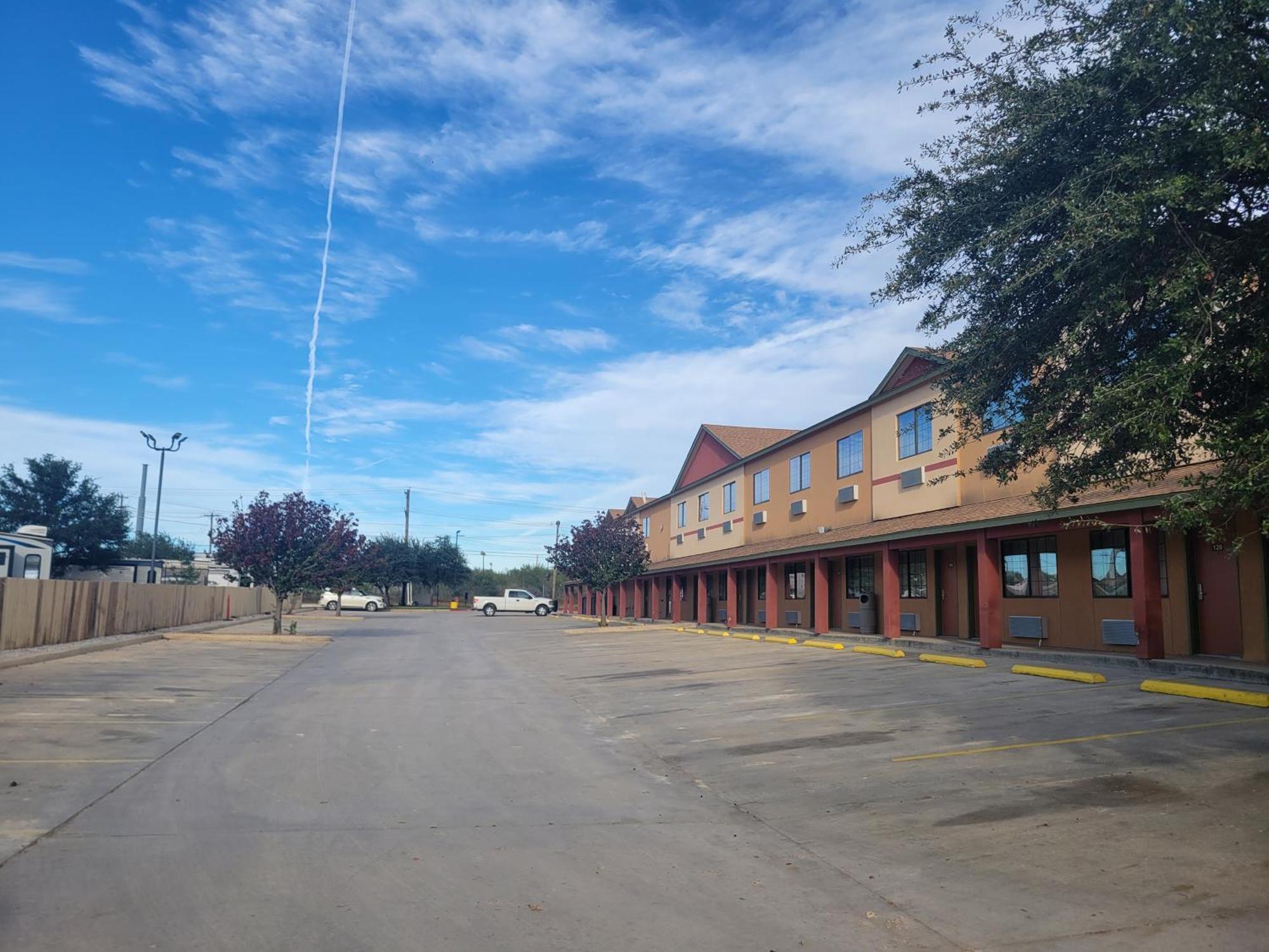 Cotulla Whitten Inn Exterior photo