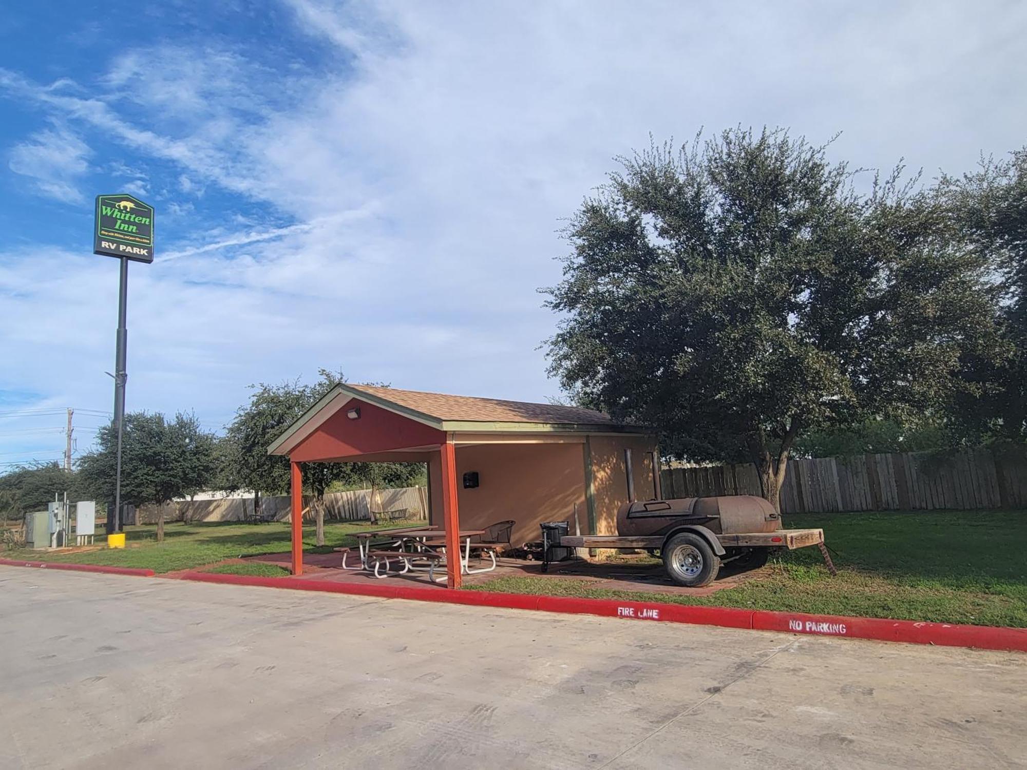 Cotulla Whitten Inn Exterior photo
